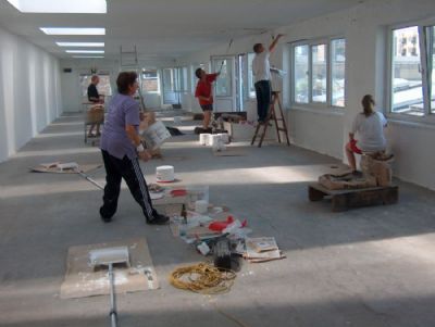 Atelier ved at blive malet 2005