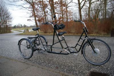 3-hjulet Handicaptandem med el-motor.