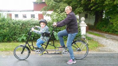 Tandem cykel fra dan-kunst p youtube.  